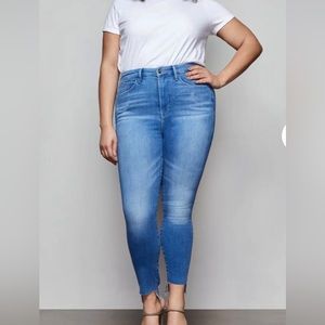 Waist-nipping skinny high rise jean w/flat tummy tech & a gap-proof waistband